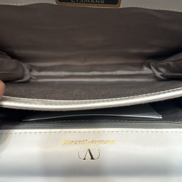 Go Away Sale - last day 👜VALENTINO GARAVANI VINTAGE -💯authentic no to offer - Picture 9 of 11